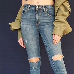 NEW Levi’s 721 High Rise Skinny Jeans Size 27 NWT